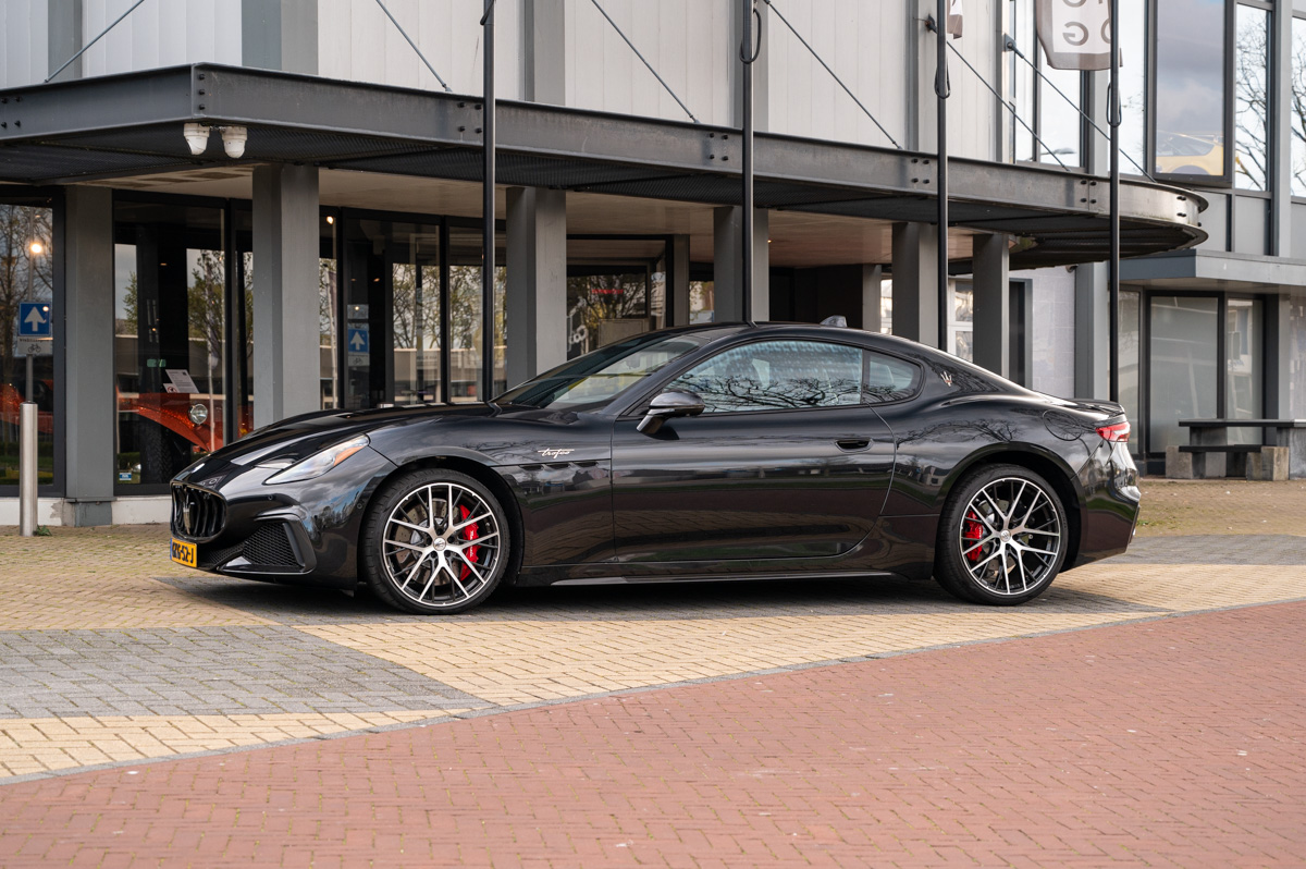 Maserati GranTurismo V6 AWD Trofeo