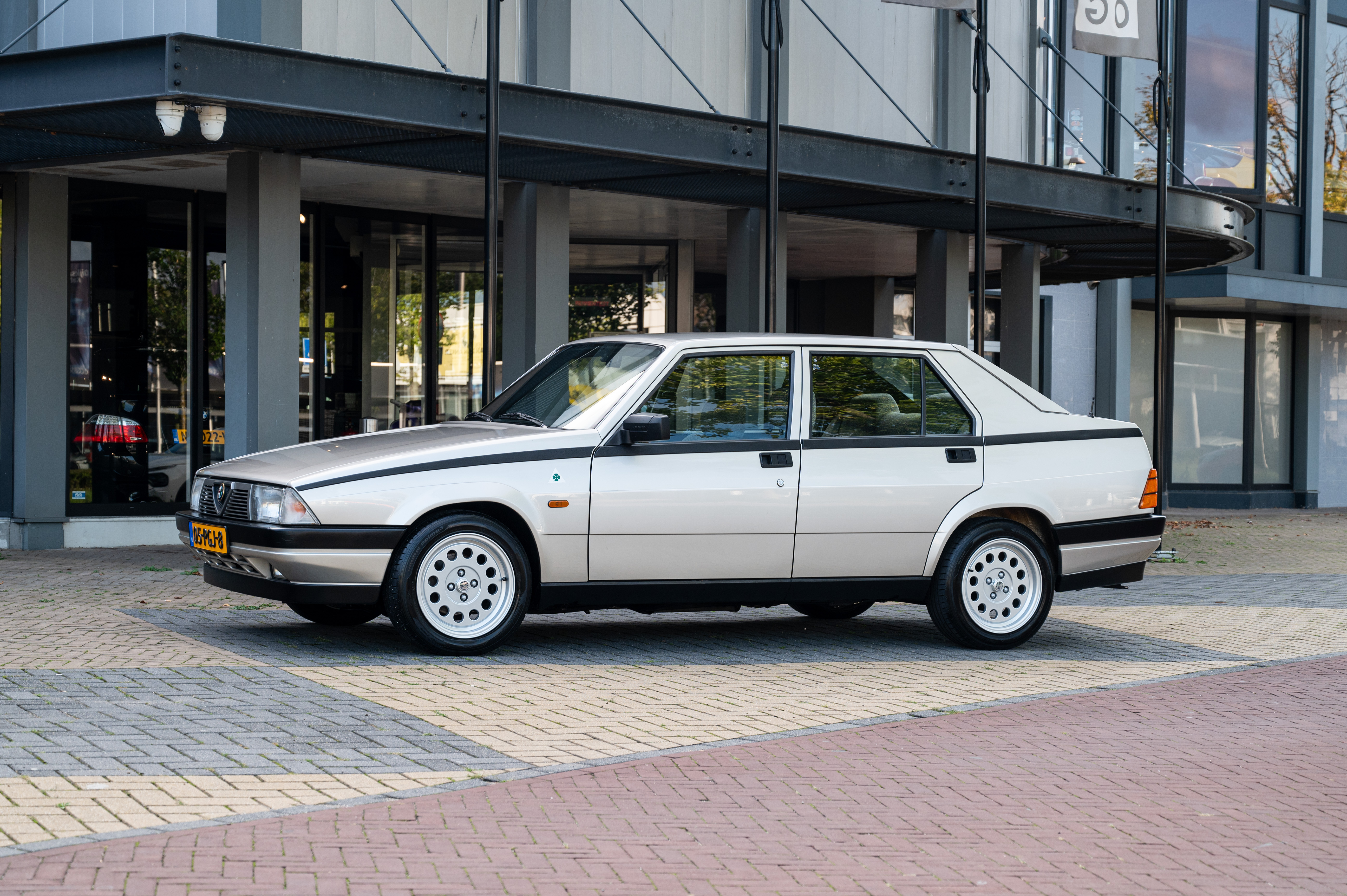 Alfa Romeo 75 1.6