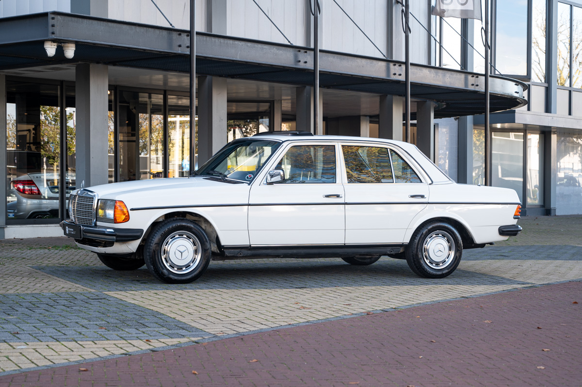 Mercedes-Benz 200-Serie 1983 te koop