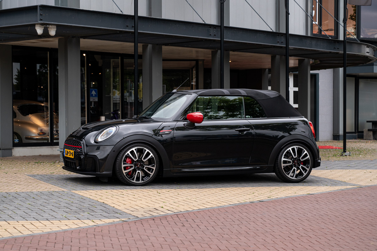 Mini John Cooper Works 2022 verkocht door HooG Selections